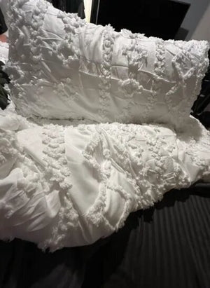 Customer gallery close-up of tufted bedding